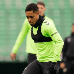 Próximo do Palmeiras, Vitor Roque deixa treino do Betis em silêncio