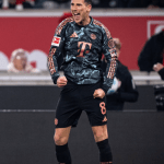 De virada, Bayern vence Stuttgart e amplia vantagem na liderança da Bundesliga