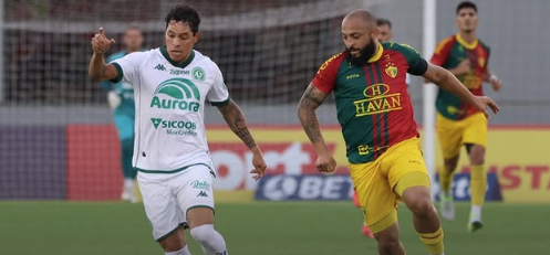 Chapecoense vence Brusque nos pênaltis e avança às semifinais do Catarinense