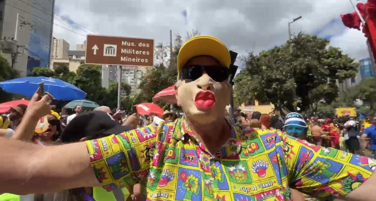 Com participação de Zeca Camargo, 'Beiço do Wando' lota Av. Brasil no Carnaval de BH; veja fotos