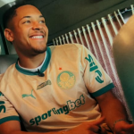Agente projeta quando Vitor Roque, do Palmeiras, voltará à Europa