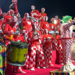 Blocos caricatos levam a tradição carnavalesca para a avenida dos Andradas em BH; veja fotos