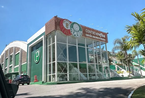 Após Carnaval movimentado, Paulinho posta foto em recuperação no Palmeiras