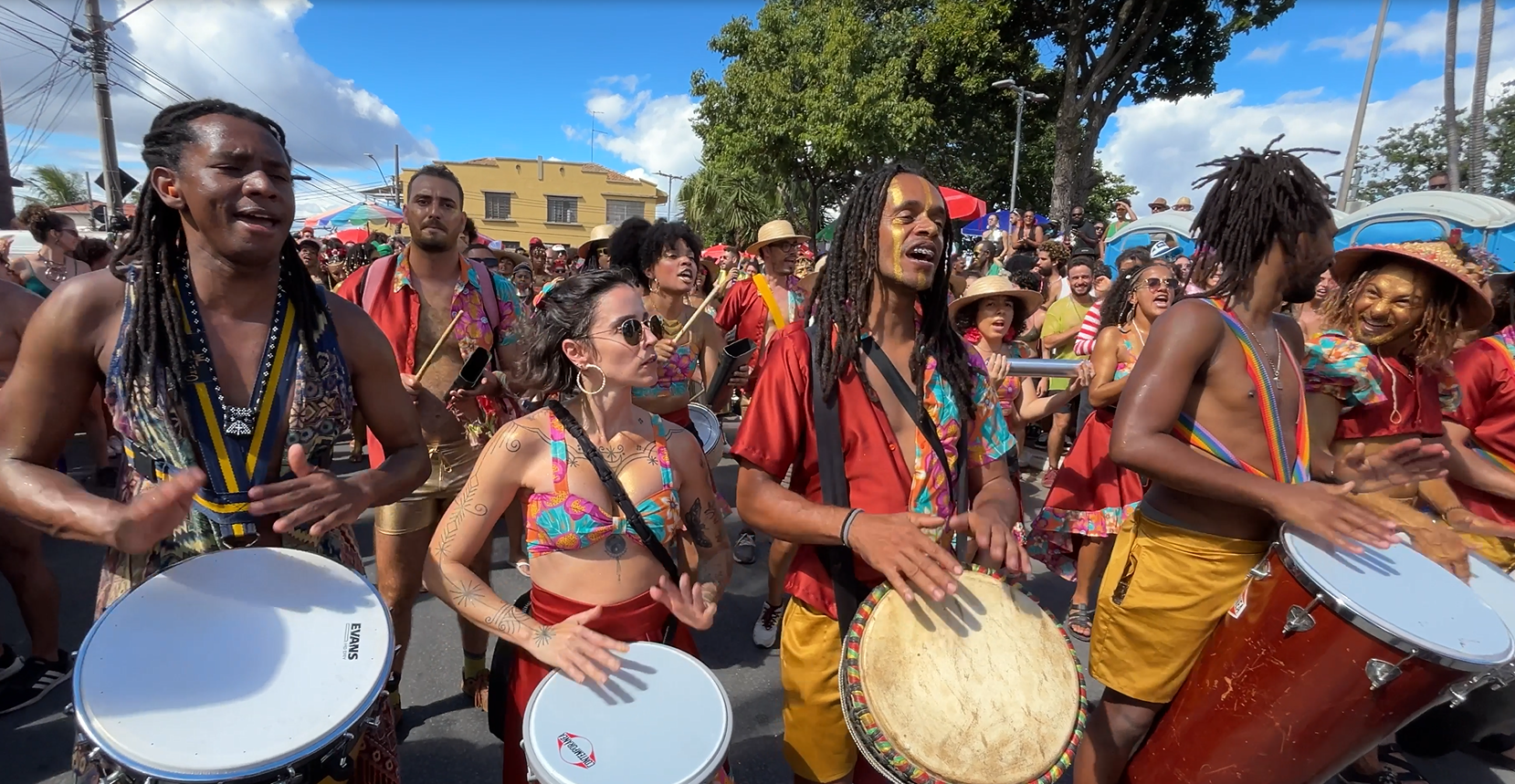 Carnaval de BH: Samba D'Ouro reuniu foliões no bairro Concórdia