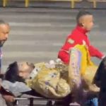 Homem desmaia e cai de carro alegórico durante desfile de escola de samba em BH