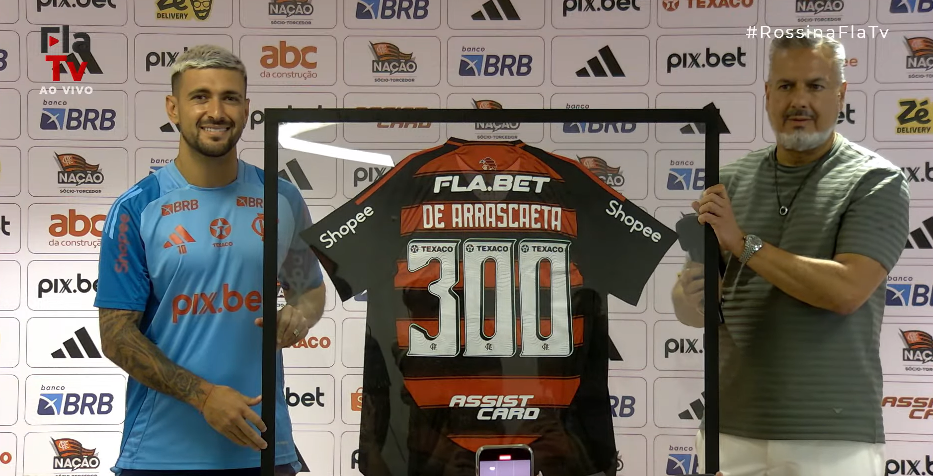 Arrascaeta é homenageado por 300 jogos no Flamengo e revela plano de vida