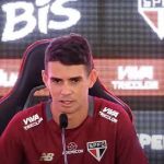 Às vésperas de Palmeiras x São Paulo, Oscar critica gramado sintético