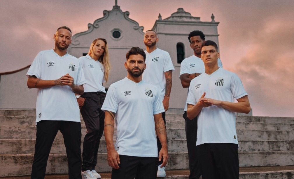 Santos lança novo uniforme para a temporada 2025; veja fotos