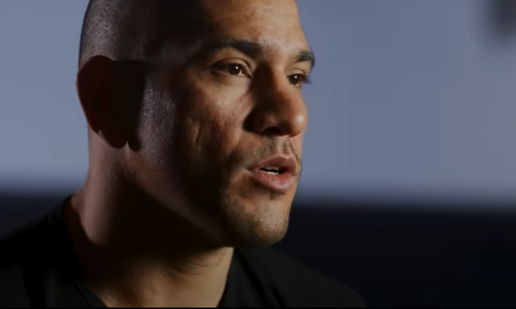 Alex Poatan admite crítica ao UFC e revela mentira sobre 'ataque hacker'