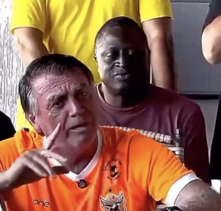 Em vídeo, Bolsonaro diz que mulheres petistas são 'feias' e 'incomíveis'