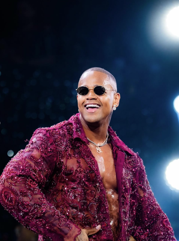 Léo Santana comanda trio elétrico em estreia no Carnaval de São Paulo