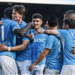 Napoli vence Fiorentina e segue na perseguição ao líder do Campeonato Italiano
