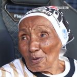 Torcedora de 97 anos se emociona ao conhecer Memphis Depay, do Corinthians