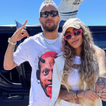 Alvo de críticas, Neymar curte festa da irmã ao lado de ex-companheiro de Barcelona