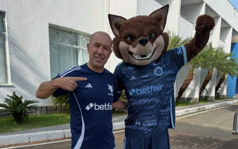 Leonardo Jardim posta foto com Raposão e agita torcida do Cruzeiro