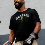 Astro do UFC surpreende e faz corte de cabelo inspirado em animação; veja