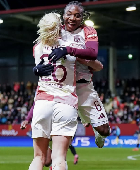 Fora de casa, Lyon vence Bayern de Munique e abre vantagem na Champions League feminina