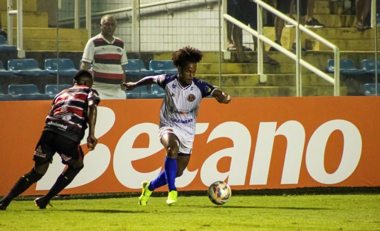 Jogador de clube goiano é preso por estupro e extorsão na Bahia, diz TV