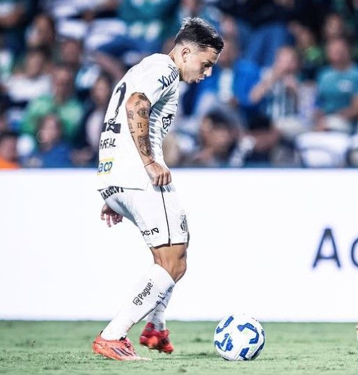 Santos: reforço ex-Cruzeiro encanta Caixinha com versatilidade