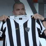 Comentarista da ESPN exibe camisa de ídolo do Atlético e revela inspiração