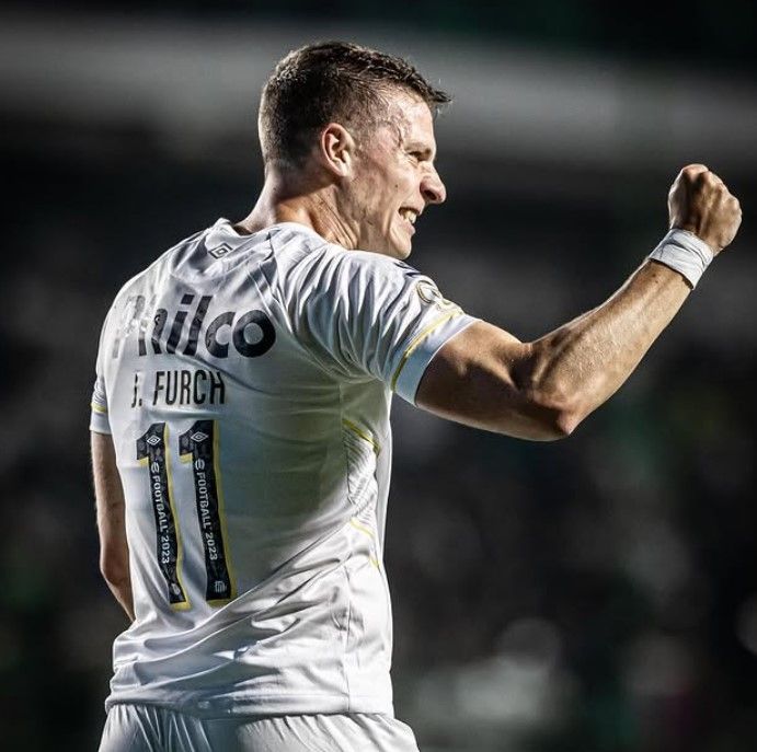 Santos: atacante de alto custo se apega a contrato e dificulta saída