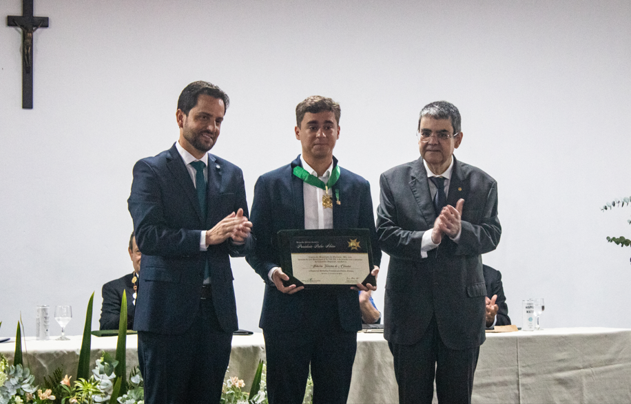 Nikolas Ferreira é homenageado em cerimônia da Medalha Pedro Aleixo em Mariana