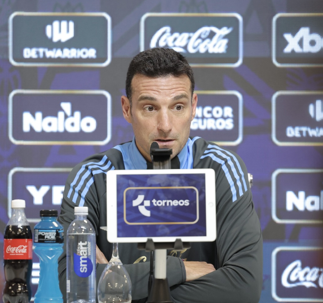 Técnico da Seleção Argentina se pronuncia sobre declarações de Raphinha