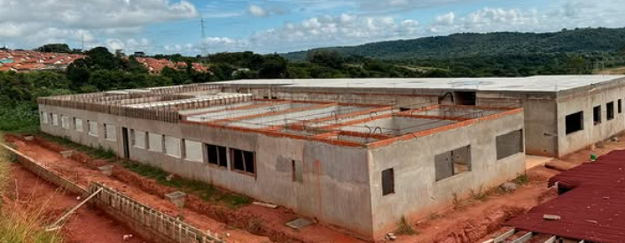Obras da creche e da escola no bairro Nova Três Corações avançam