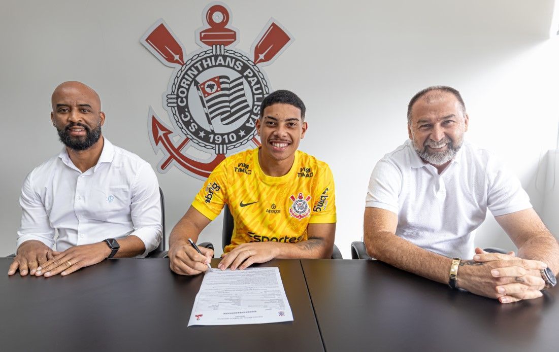 Corinthians renova contrato com goleiro recém-promovido; veja detalhes