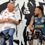 Em recuperação de lesão, Neymar faz bicicleta com dono da Havan