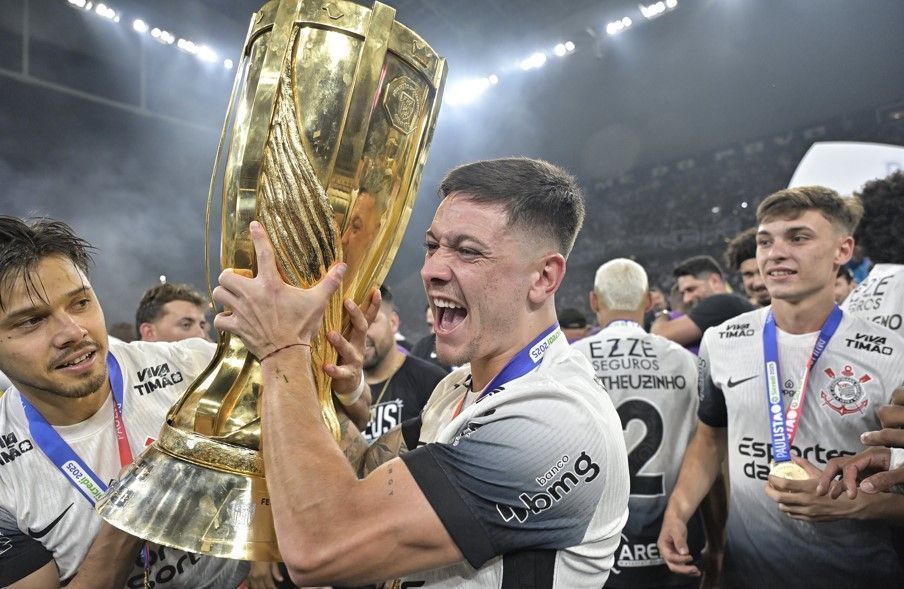 Auxiliar do Corinthians revela bastidor de Garro: 'Não conseguia caminhar'