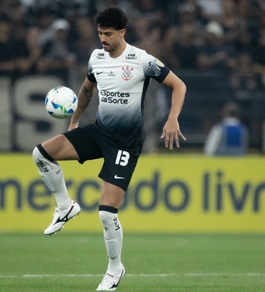 Renova ou não? Zagueiro do Corinthians deixa futuro em aberto após título