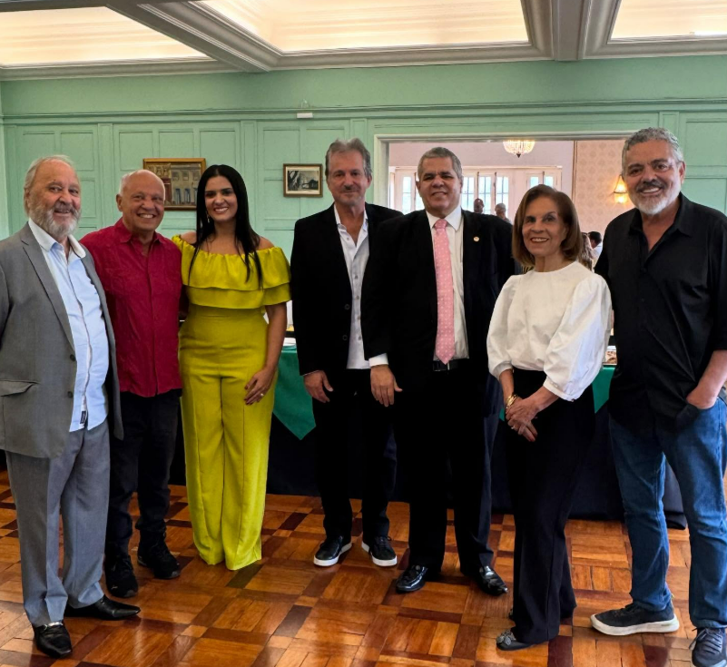 Almoço em BH reúne maior ídolo do Atlético e presidente do Cruzeiro que renunciou