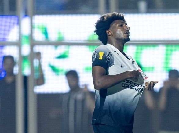 Corinthians encaminha renovação de Talles Magno