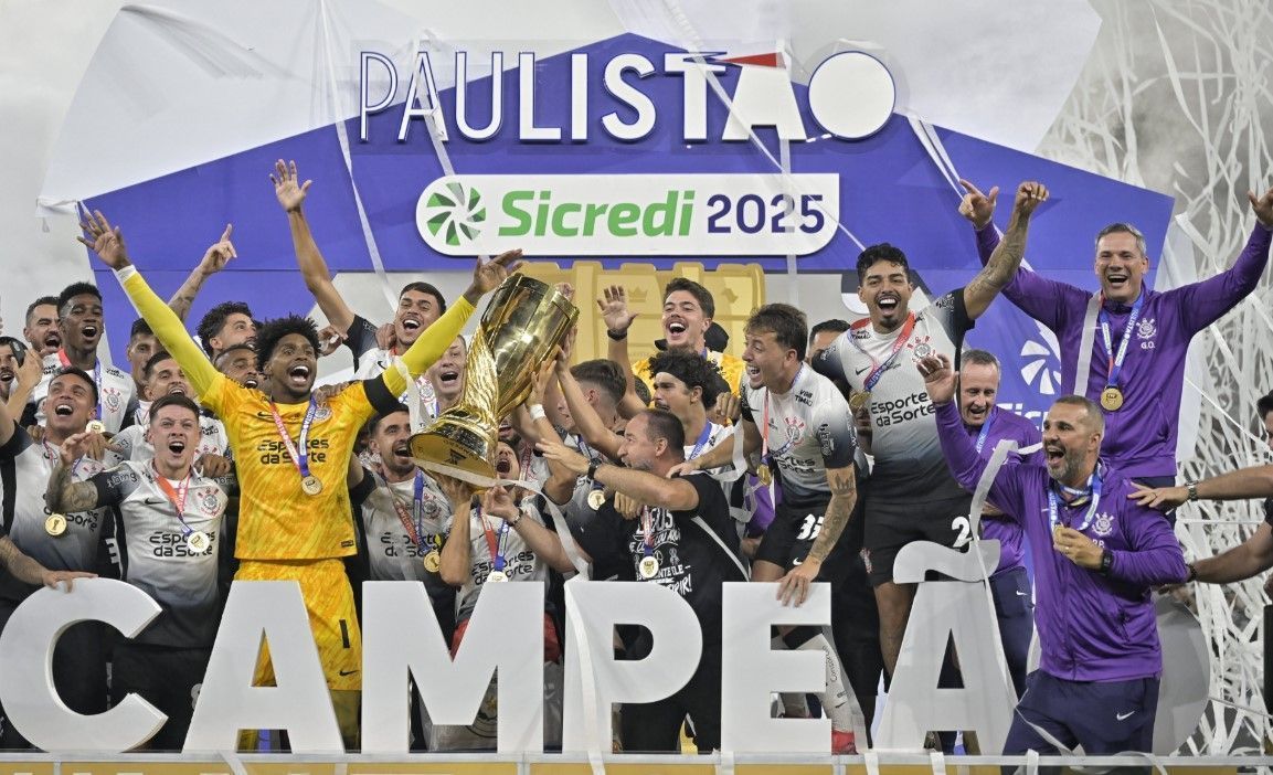 Corinthians domina seleção do Campeonato Paulista, e Neymar é premiado