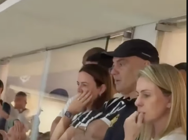 Moraes e Dino assistem ao título do Corinthians juntos na Neo Química Arena; assista