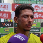 Atacante do América revela tranquilidade ao ser testado em nova função: ‘Jogo nas três’