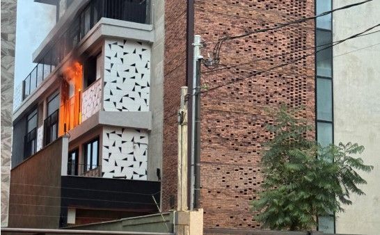 Moradores são resgatados de incêndio em apartamento no Anchieta, em BH