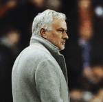 Técnico José Mourinho é expulso por motivo inusitado na Turquia; assista