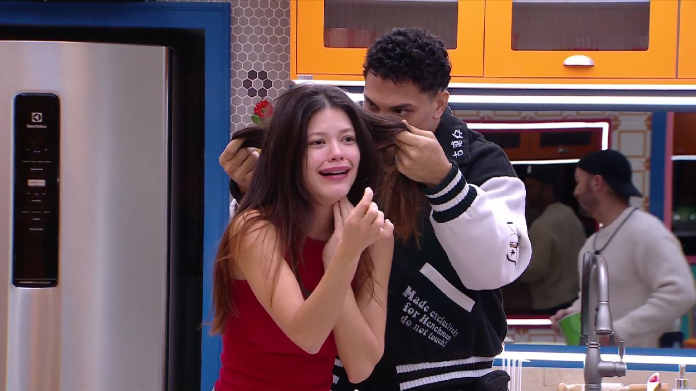 Vitória se choca com descoberta no BBB 25 e leva 'atenção' da produção
