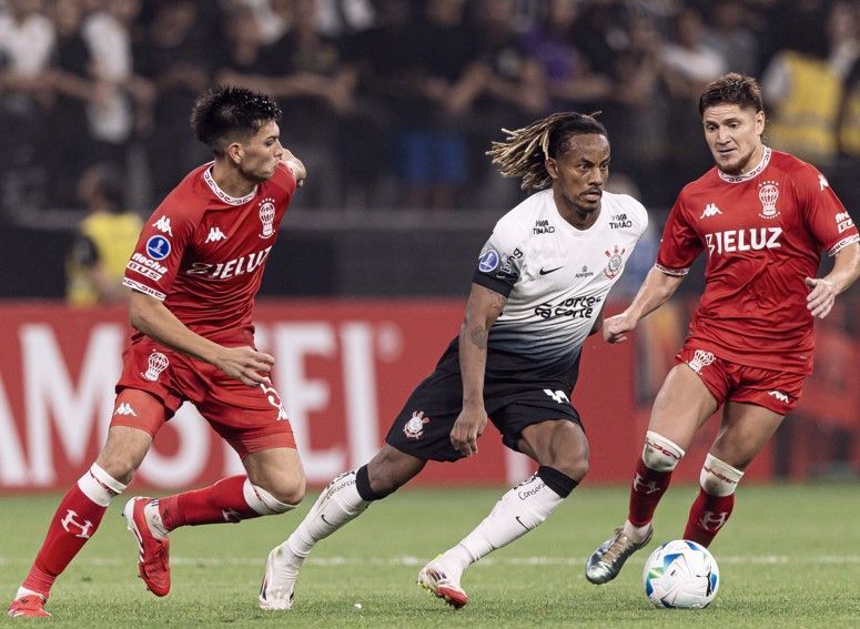 Derrota do Corinthians para o Huracán-ARG interrompe sequência invicta na Arena