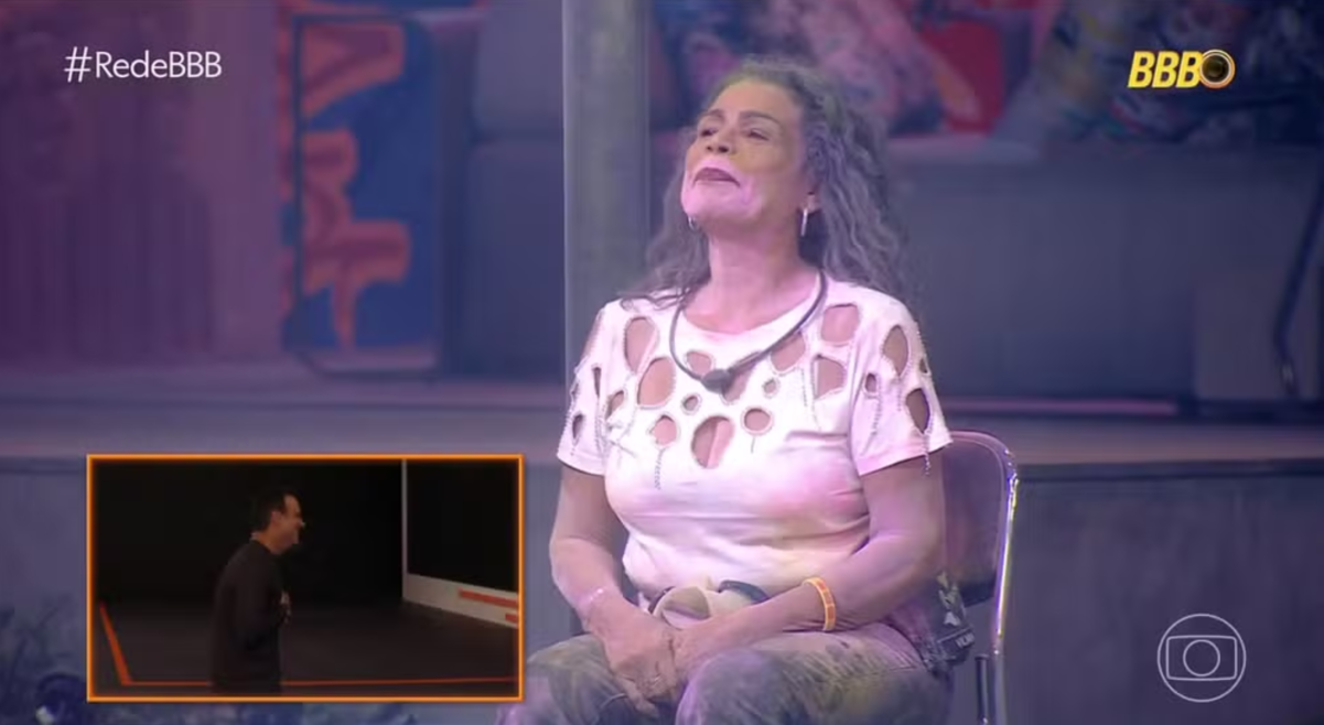Veja momento em que Tadeu Schmidt tem crise de riso em briga no BBB 25