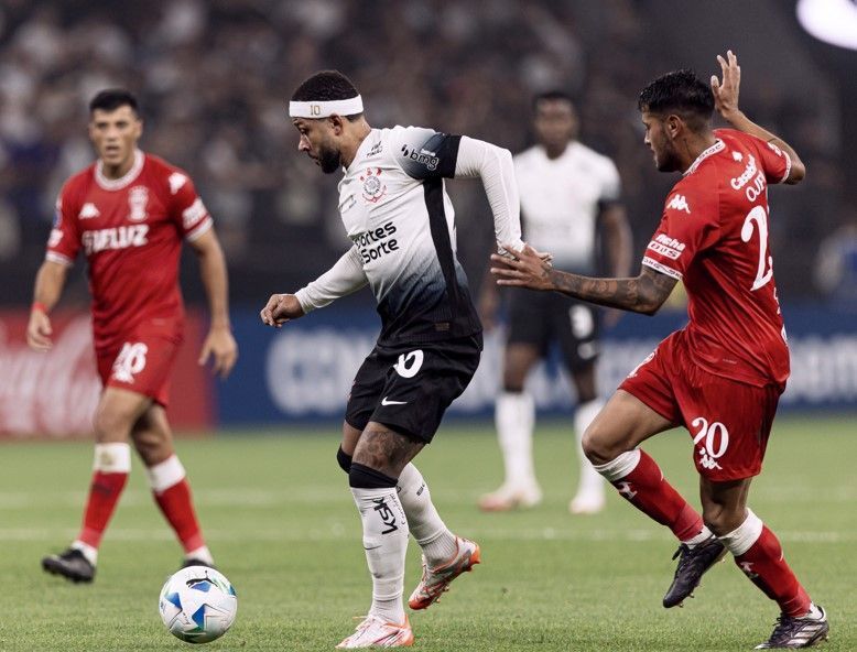 Neto dispara contra Memphis após derrota do Corinthians: 'Andou em campo'