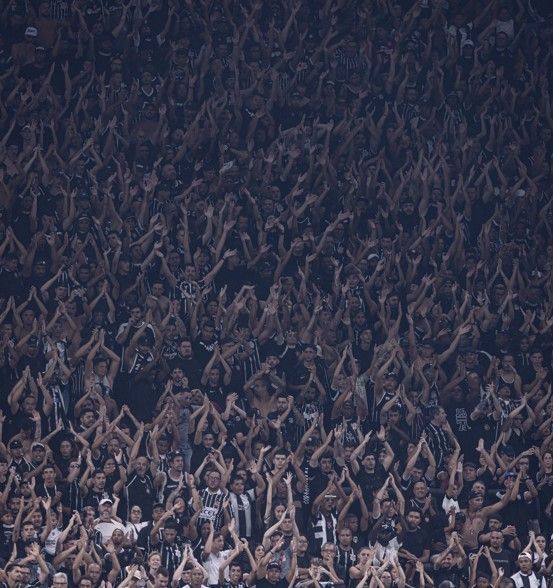 Organizada do Corinthians questiona punição e prepara 'mar negro' no Brasileiro