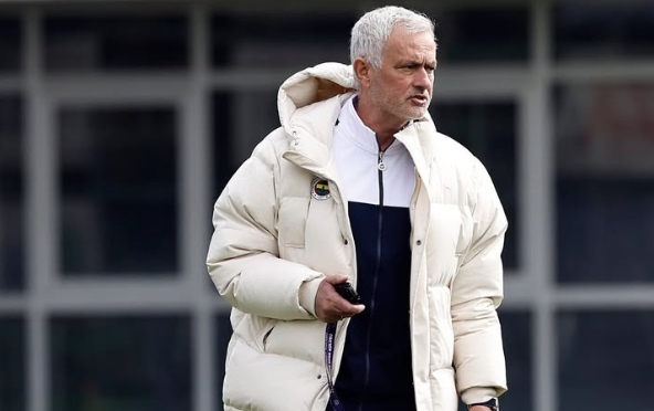 José Mourinho é absolvido após denúncia de racismo na Turquia