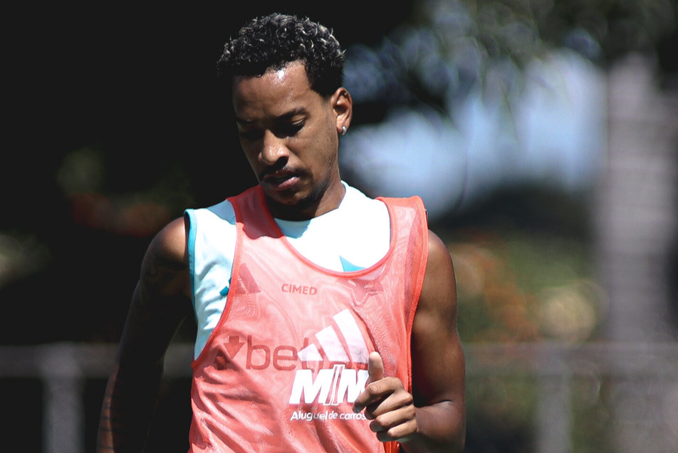 Matheus Pereira, do Cruzeiro, é liberado para acompanhar esposa e não enfrenta o Inter