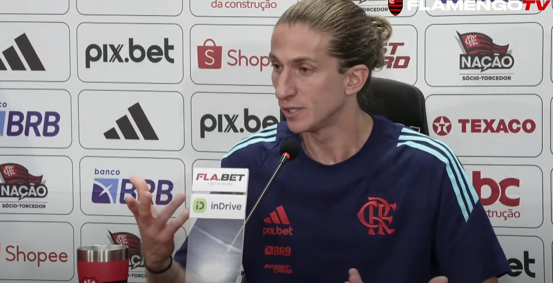 Filipe Luís explica planejamento do Flamengo para ter Arrascaeta de volta