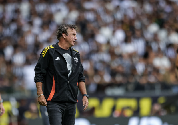 Cuca elogia evolução de Bernard, do Atlético, mas alerta: 'O tempo passa'