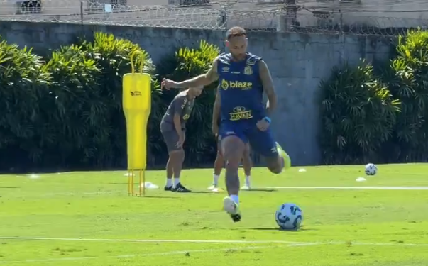 Neymar evolui, treina com elenco e tem previsão de retorno no Santos