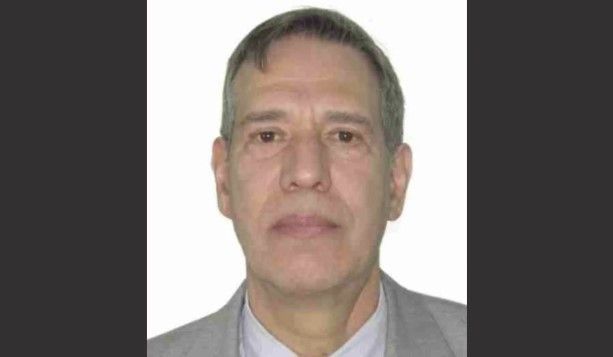 Juiz com identidade dupla diz à polícia que 'Edward' era irmão gêmeo e fornece endereço falso em Londres